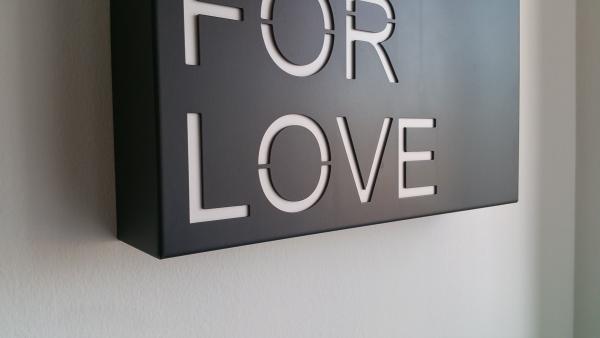 insegna Love Design